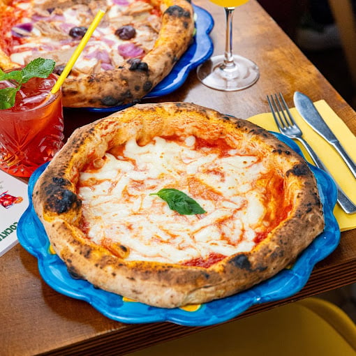 Pizza napolitaine chez Mangioni